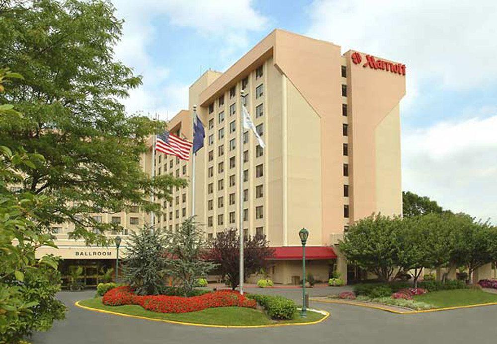 New York Laguardia Airport Marriott Hotel Exterior photo