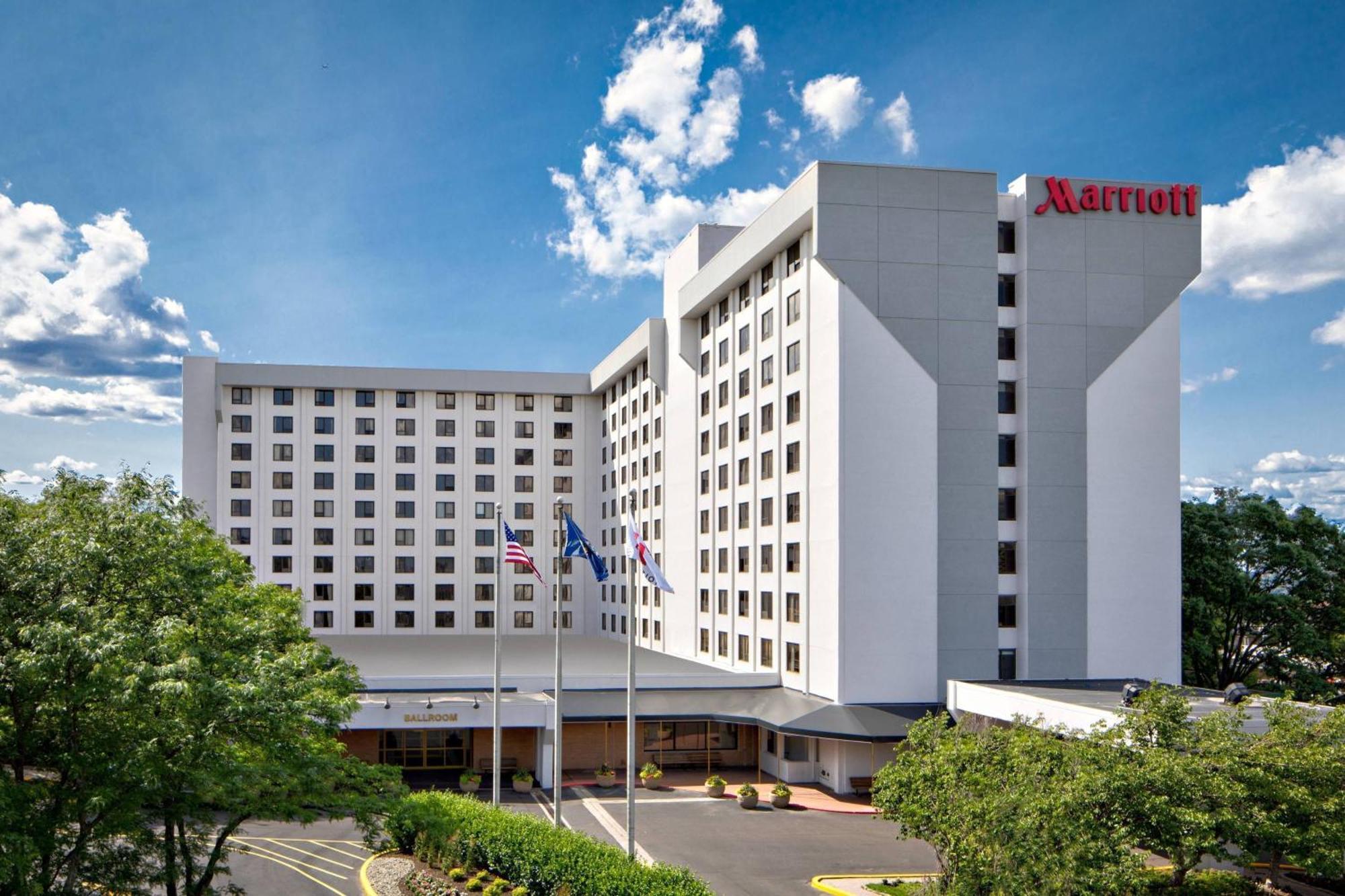 New York Laguardia Airport Marriott Hotel Exterior photo