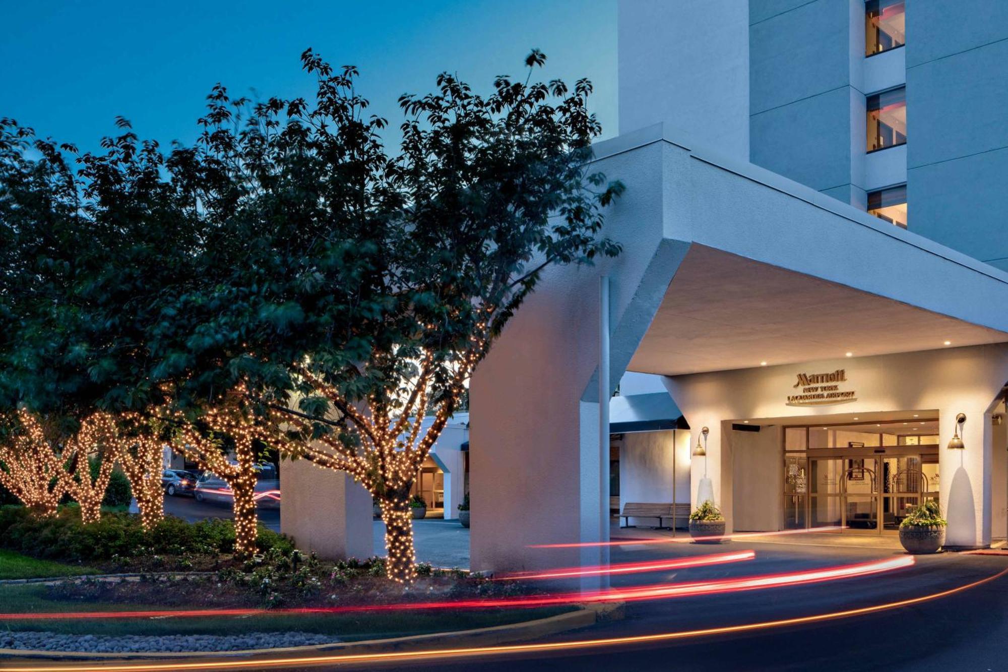 New York Laguardia Airport Marriott Hotel Exterior photo