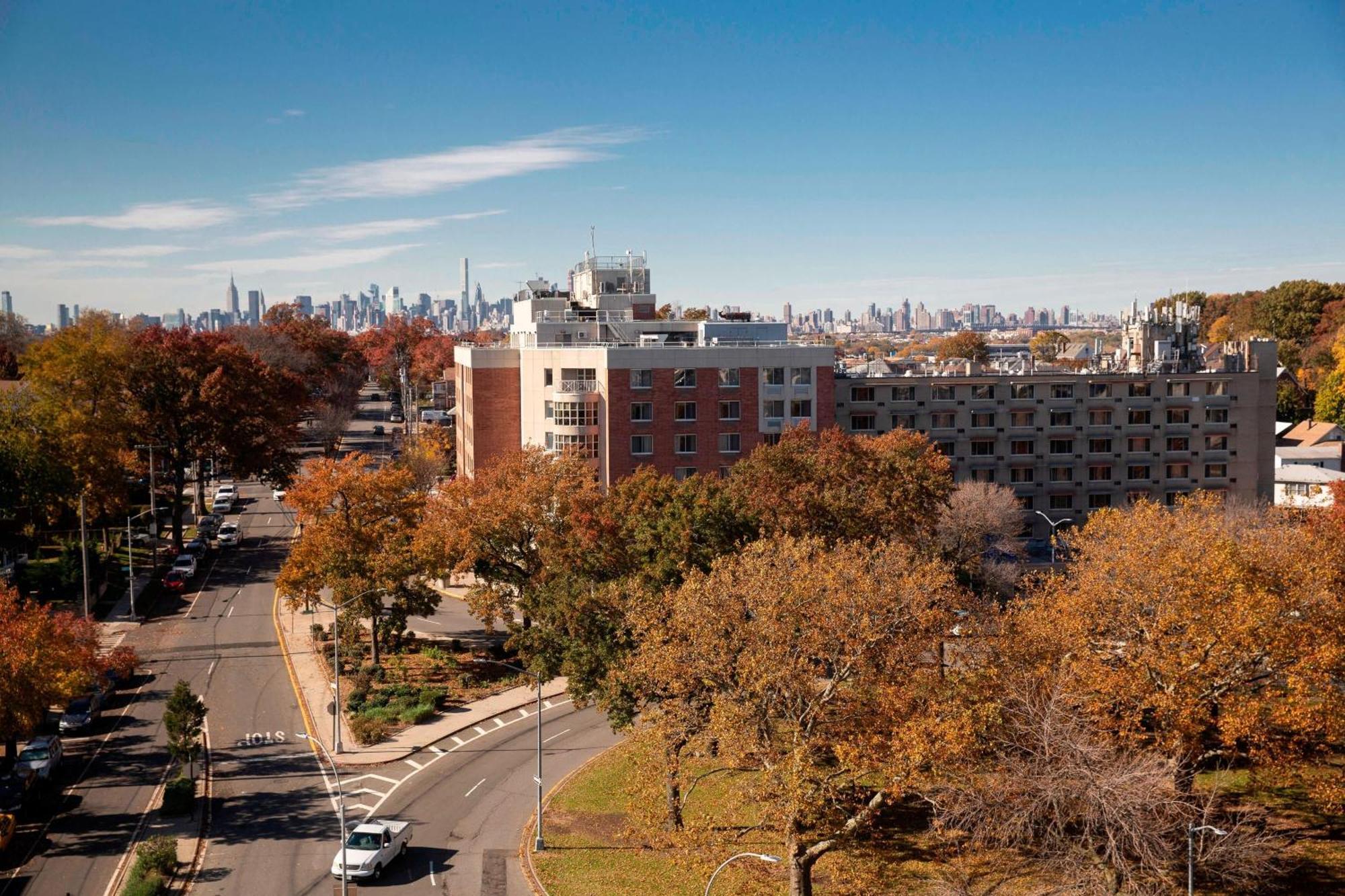 New York Laguardia Airport Marriott Hotel Exterior photo